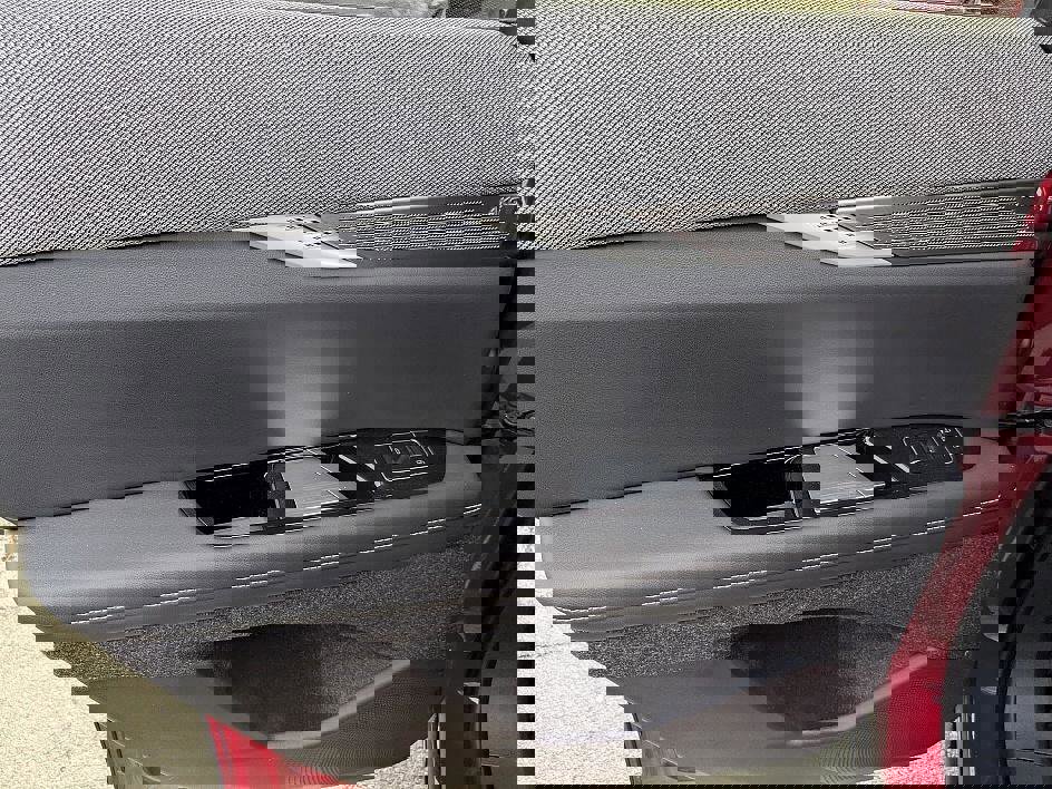 New 2025 Cadillac Optiq Luxury 2 image 22