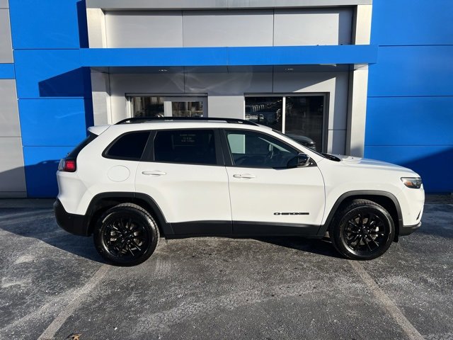 Used 2023 Jeep Cherokee Altitude Lux image 3