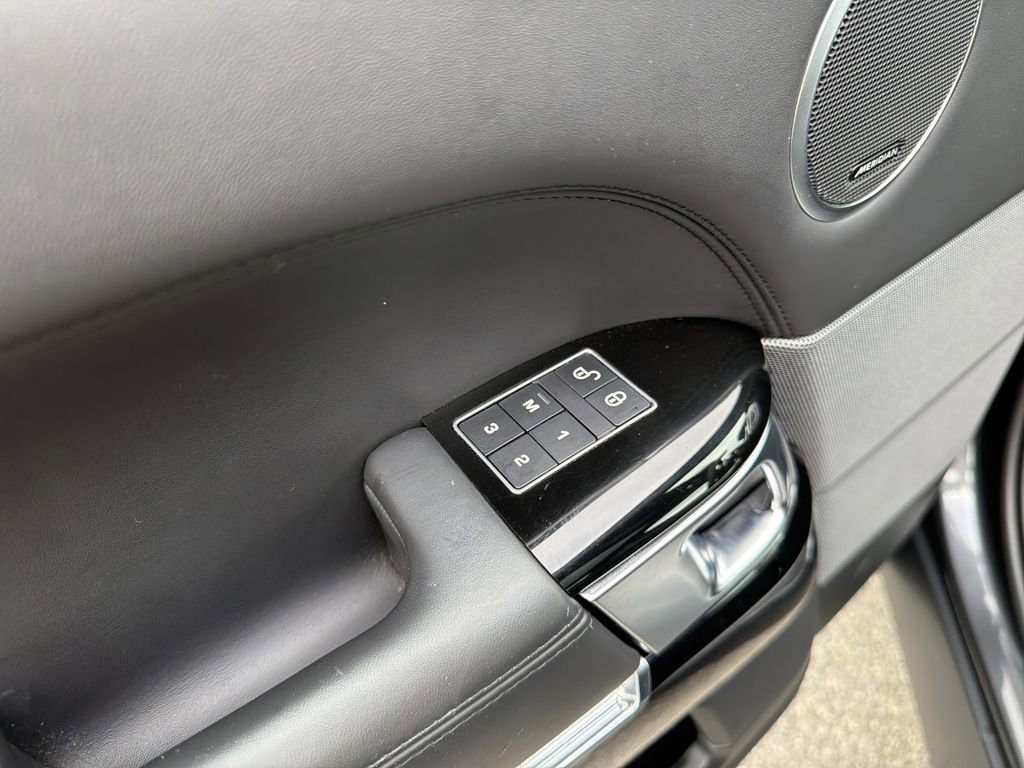 Used 2020 Land Rover Range Rover Sport HST image 21