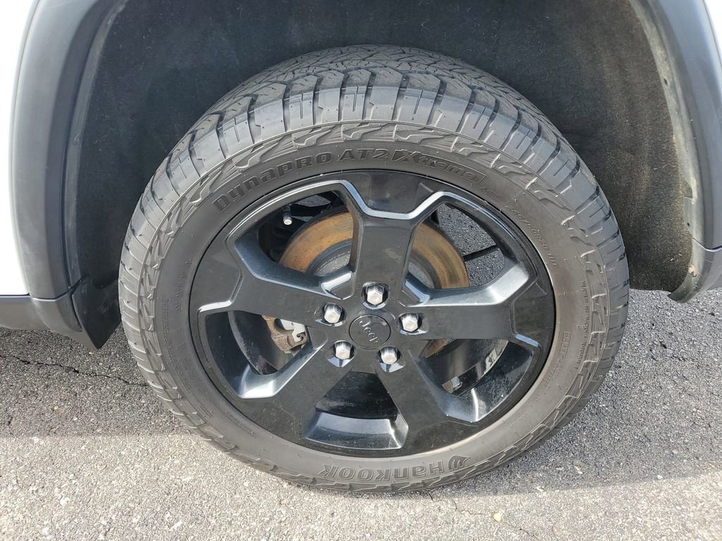 Used 2018 Jeep Grand Cherokee Laredo AWD/4WD image 31