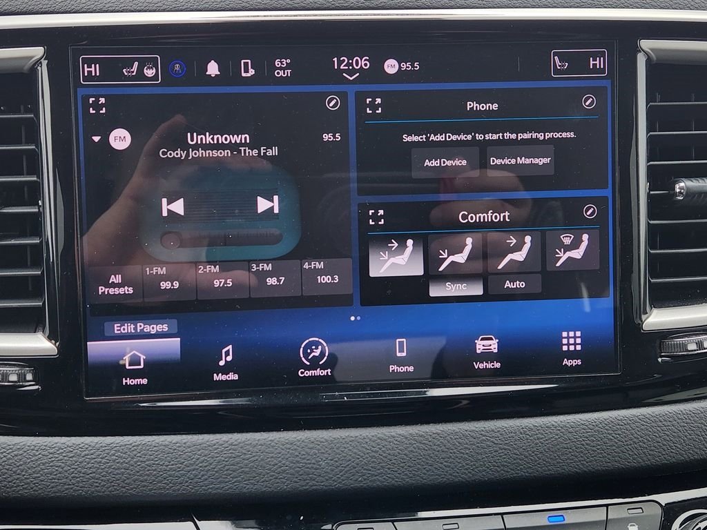 Used 2023 Chrysler Pacifica Touring-L image 18