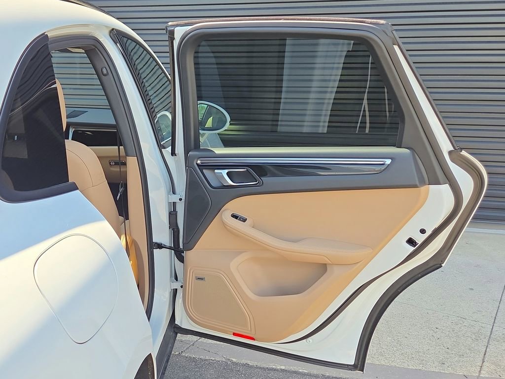 Certified 2026 Porsche Macan AWD/4WD image 22