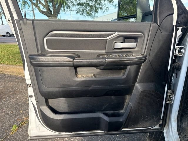 Used 2024 RAM 3500 Big Horn w/ Night Edition AWD/4WD image 18