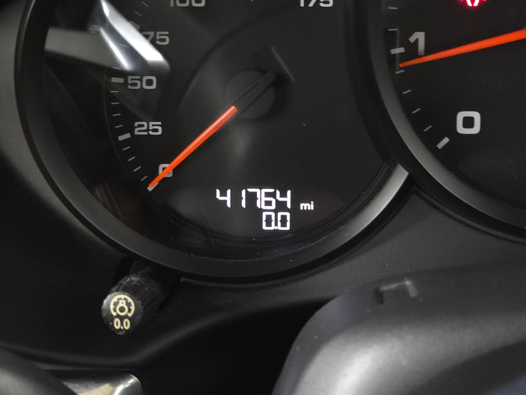 Used 2019 Porsche 718 Boxster RWD image 19