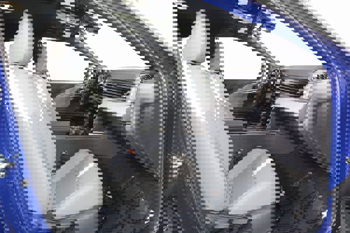 Used 2025 Toyota Camry SE image 11