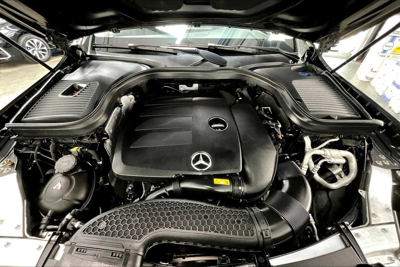 Used 2021 Mercedes-Benz GLC 300 4MATIC image 13