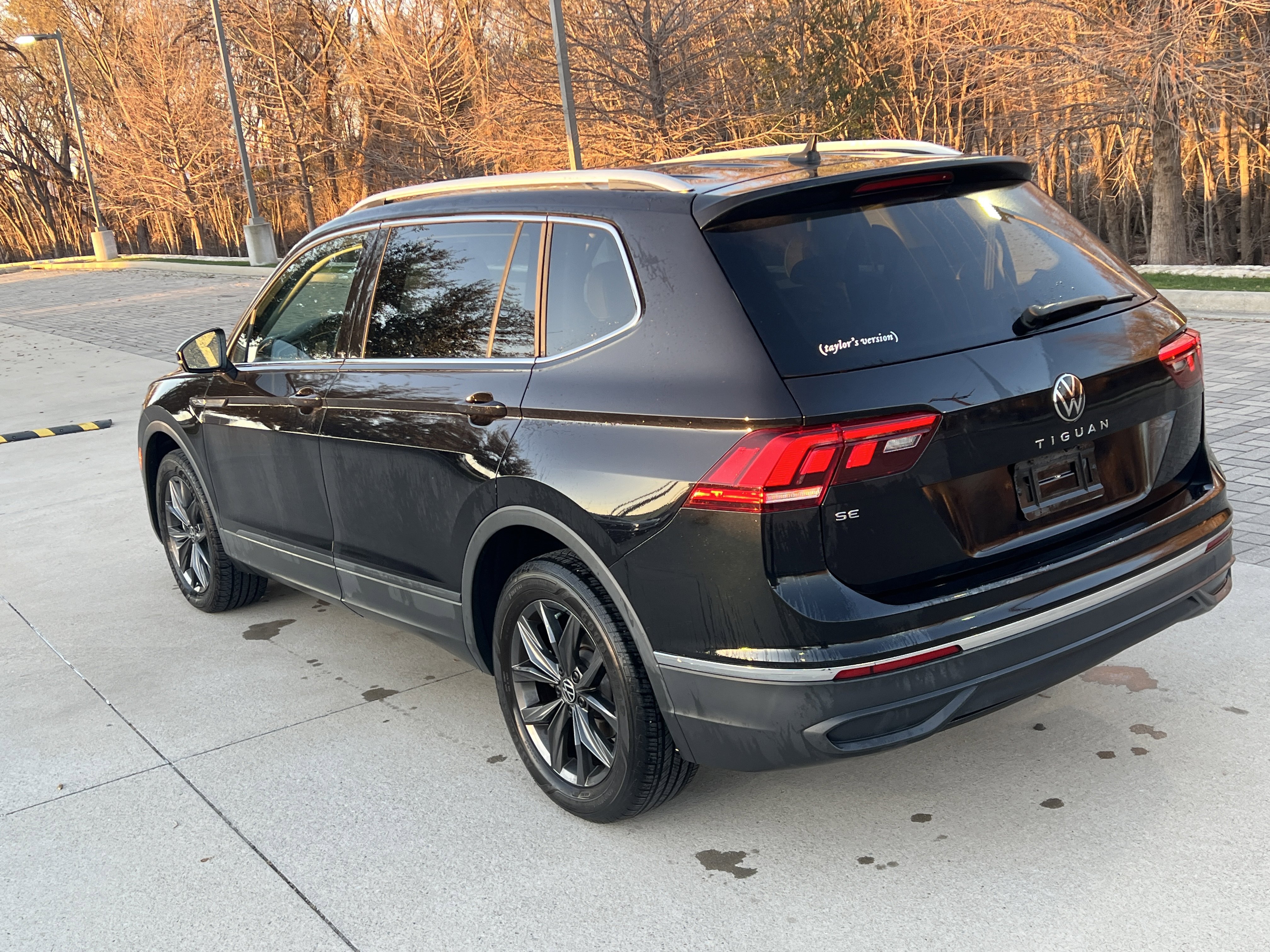 Certified 2023 Volkswagen Tiguan SE w/ Panoramic Sunroof Package FWD image 8