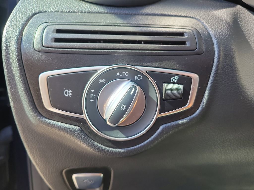 Used 2021 Mercedes-Benz GLC 300 image 22