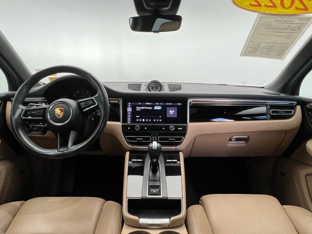 Certified 2022 Porsche Macan image 6