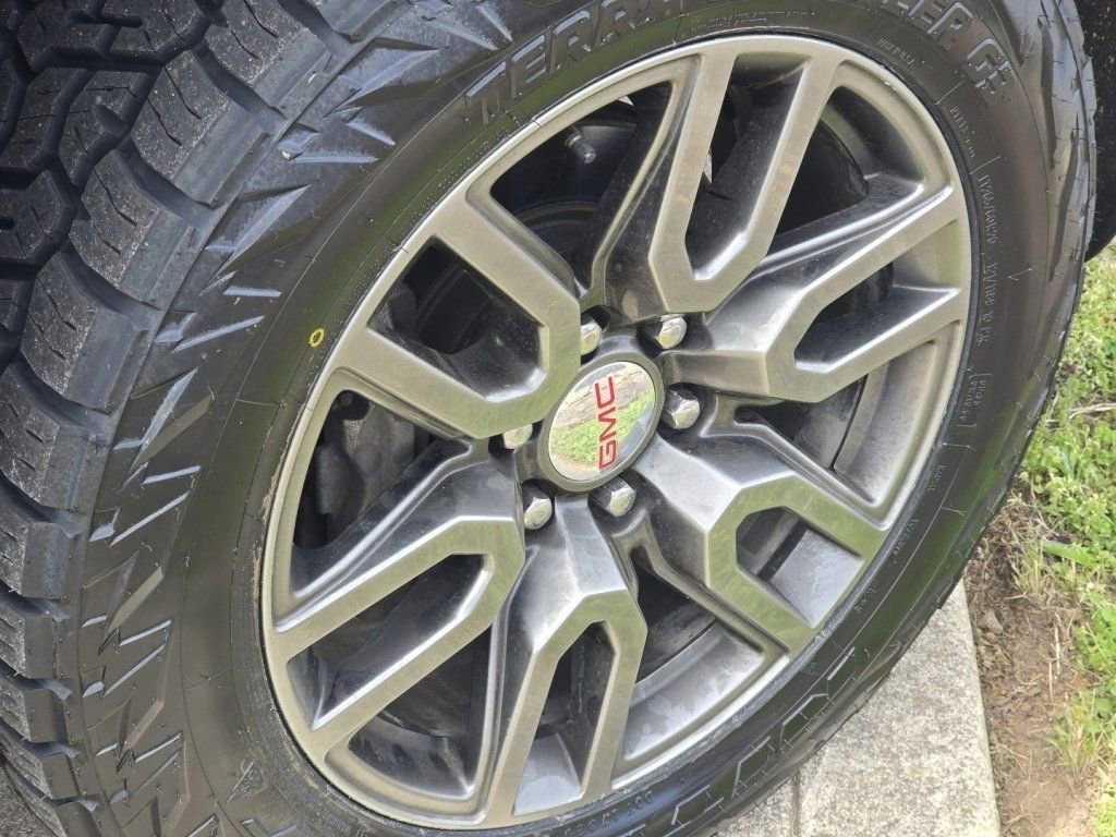 Used 2022 GMC Sierra 1500 AT4 w/ AT4 Premium Package AWD/4WD image 13
