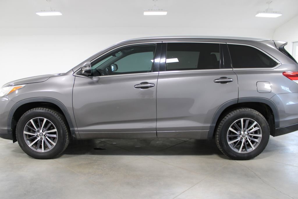 Used 2018 Toyota Highlander XLE FWD image 6