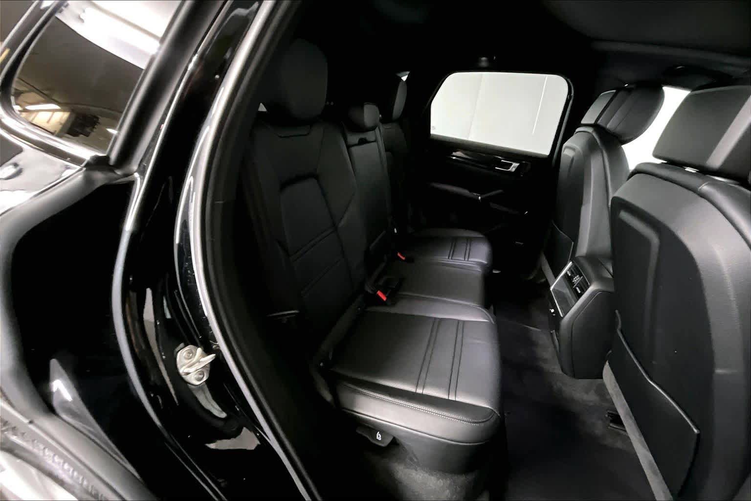 Used 2023 Porsche Cayenne image 19