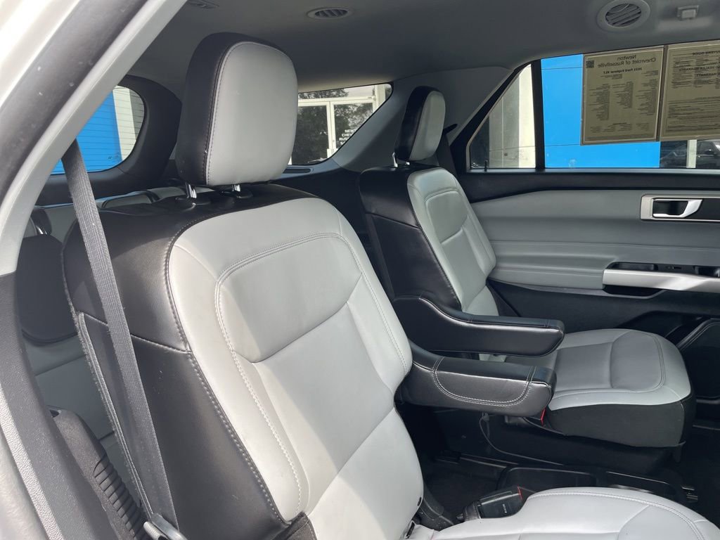 Used 2021 Ford Explorer XLT w/ Equipment Group 202A AWD/4WD image 33