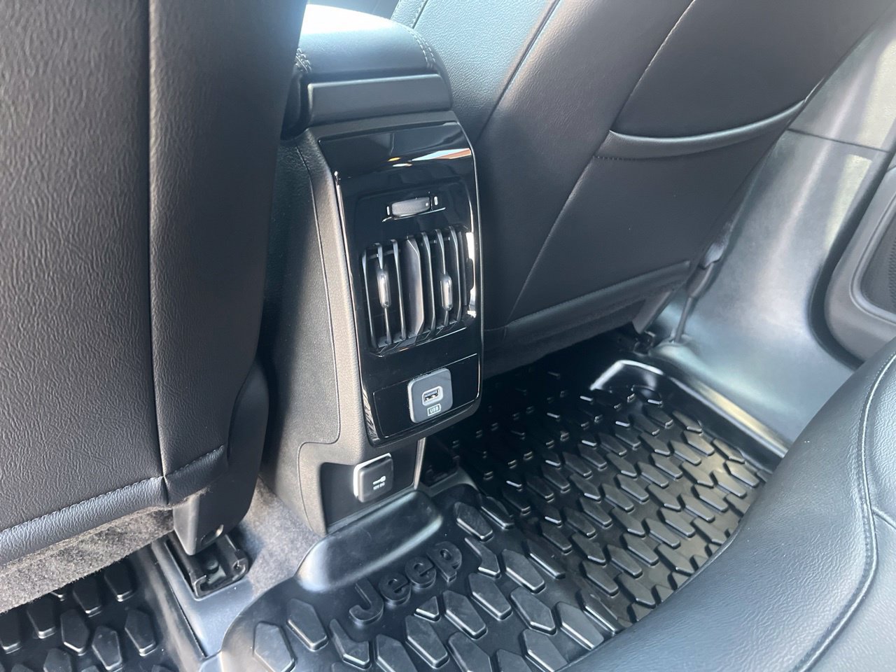 New 2026 Jeep Compass Latitude AWD/4WD image 18