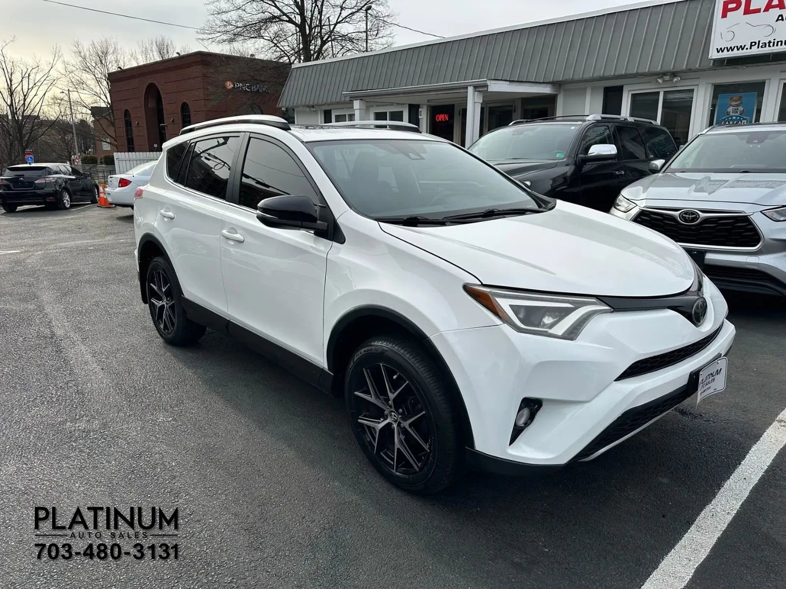 Used 2018 Toyota RAV4 SE w/ Power Extra Value Package image 4