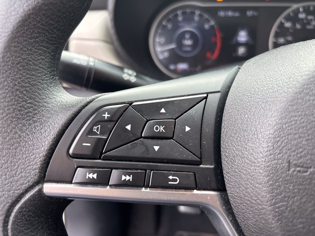 Used 2021 Nissan Versa SV FWD image 10