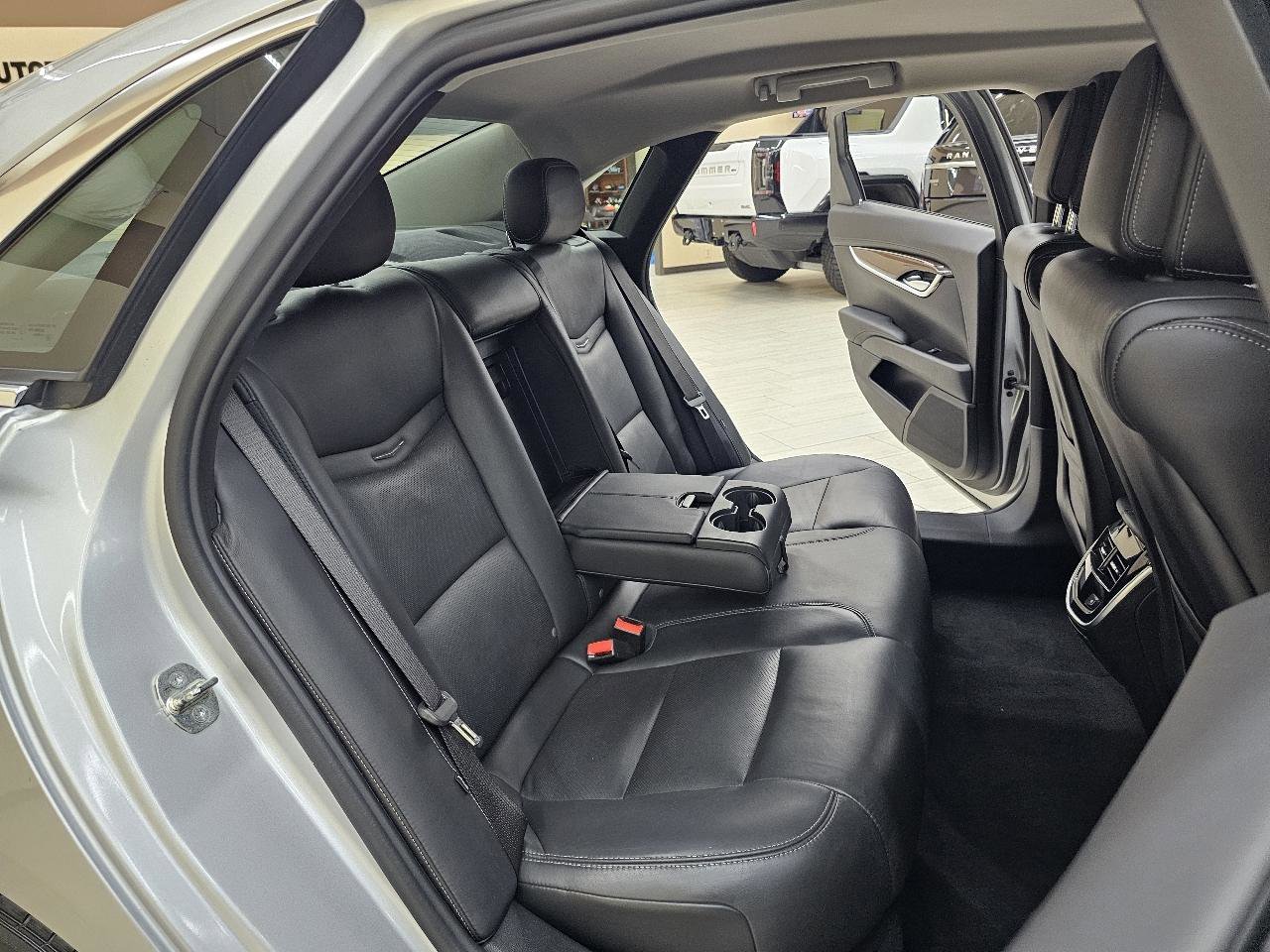 Used 2013 Cadillac XTS Luxury FWD image 22