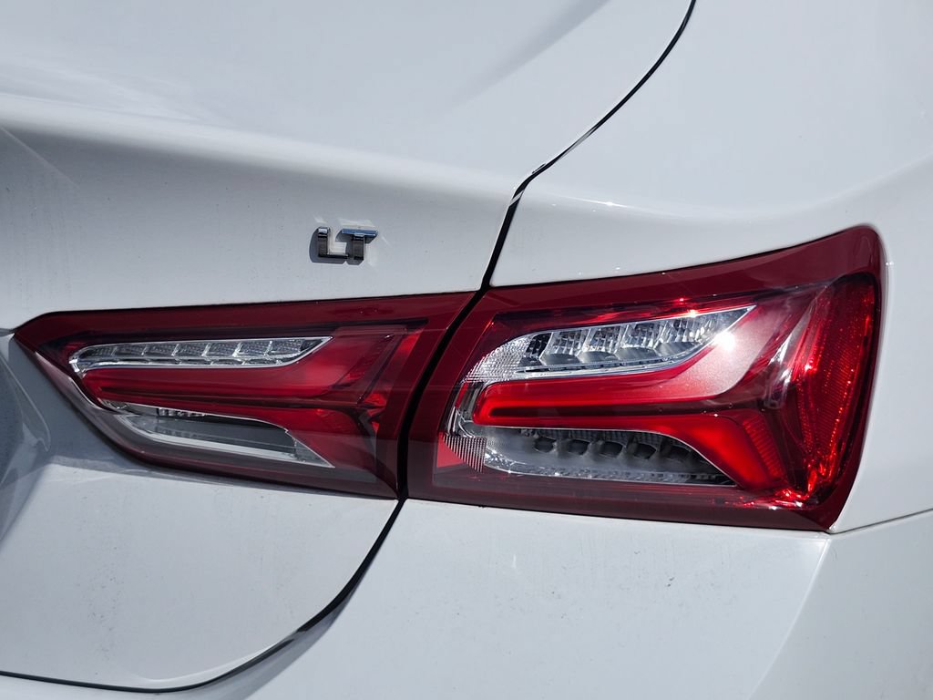 Used 2020 Chevrolet Malibu LT w/ Leather Package FWD image 7