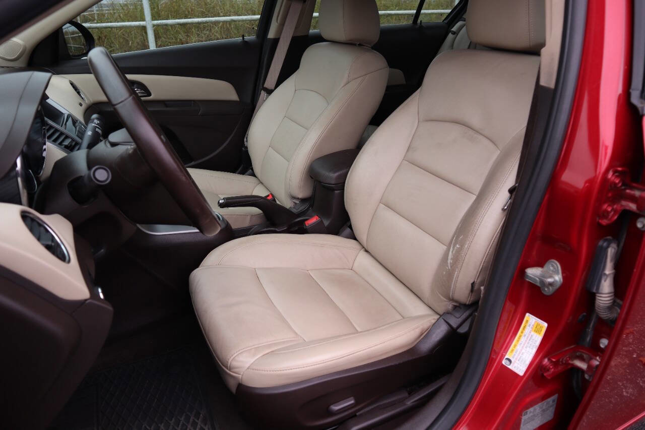 Used 2014 Chevrolet Cruze Diesel w/ Enhanced Safety Package image 3