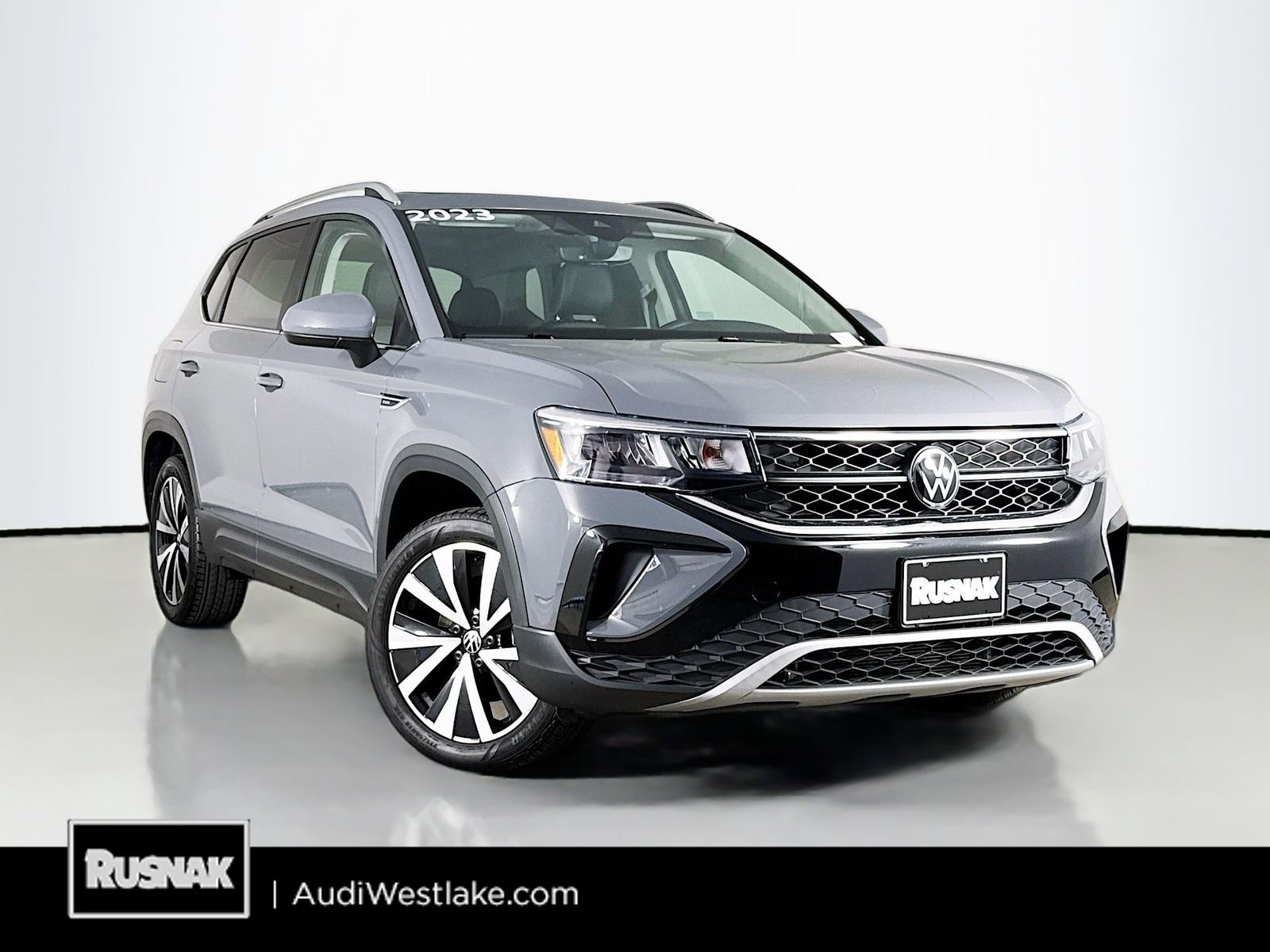 Used 2023 Volkswagen Taos SE w/ Panoramic Sunroof Package FWD image 1