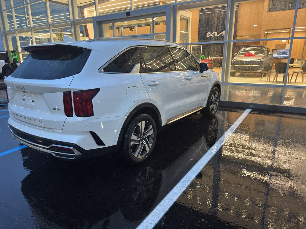 Certified 2022 Kia Sorento SX Prestige w/ Panoramic Sunroof Package image 5