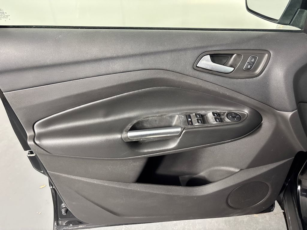 Used 2018 Ford Escape SE w/ Ford Safe & Smart Package FWD image 11