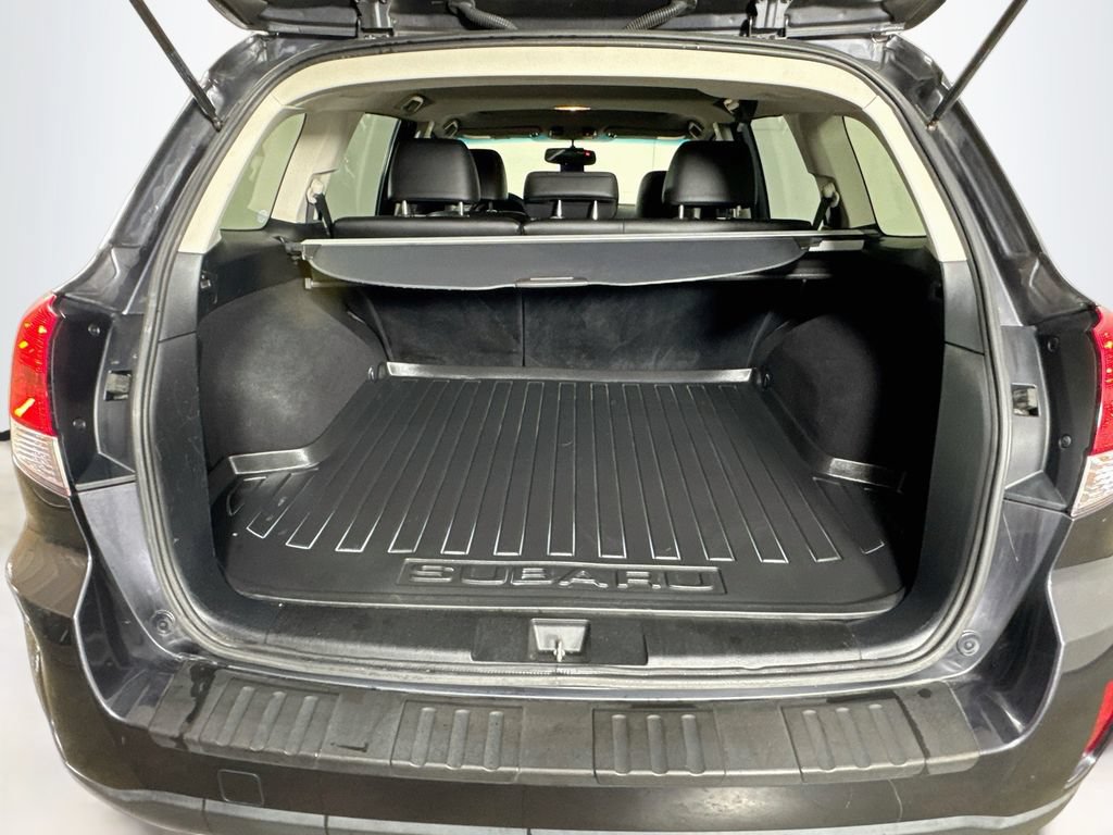 Used 2011 Subaru Outback 3.6R Limited AWD/4WD image 30
