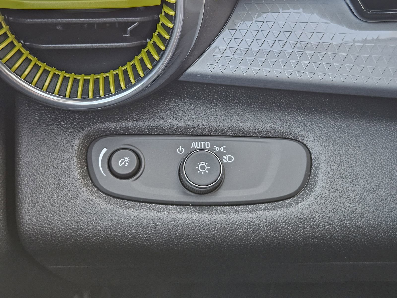 New 2026 Chevrolet Trax LT w/ Driver Confidence Package image 23