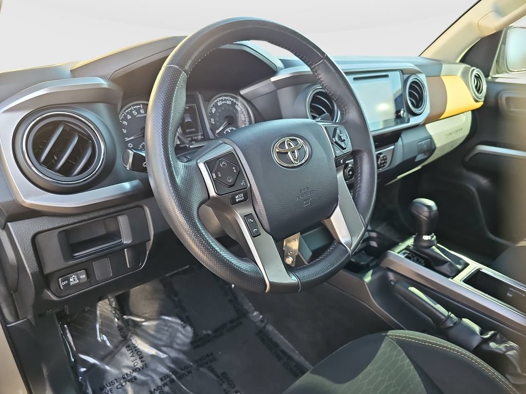 Used 2017 Toyota Tacoma SR5 w/ Tow Package RWD image 9