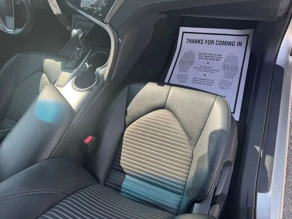 Used 2018 Toyota Camry SE FWD image 14