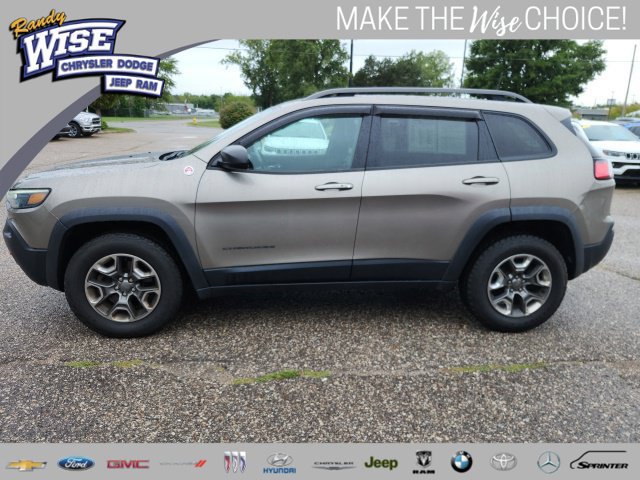 Used 2019 Jeep Cherokee Trailhawk w/ Comfort & Convenience Group AWD/4WD image 6