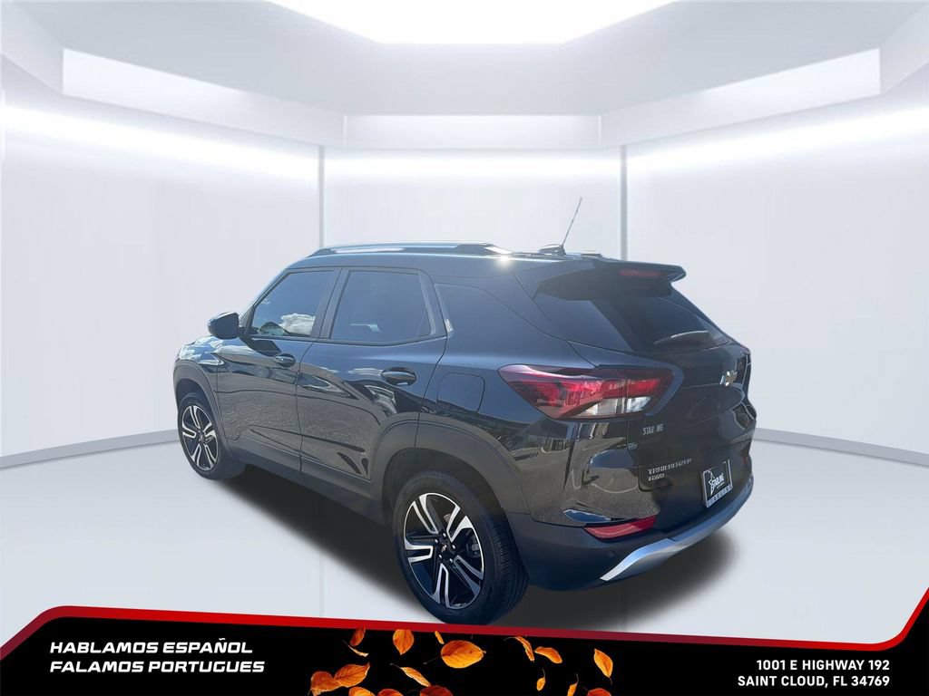 Used 2024 Chevrolet TrailBlazer LT w/ Convenience Package AWD/4WD image 3