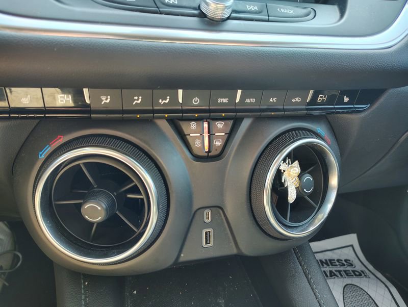 Used 2022 Chevrolet Blazer LT AWD/4WD image 16