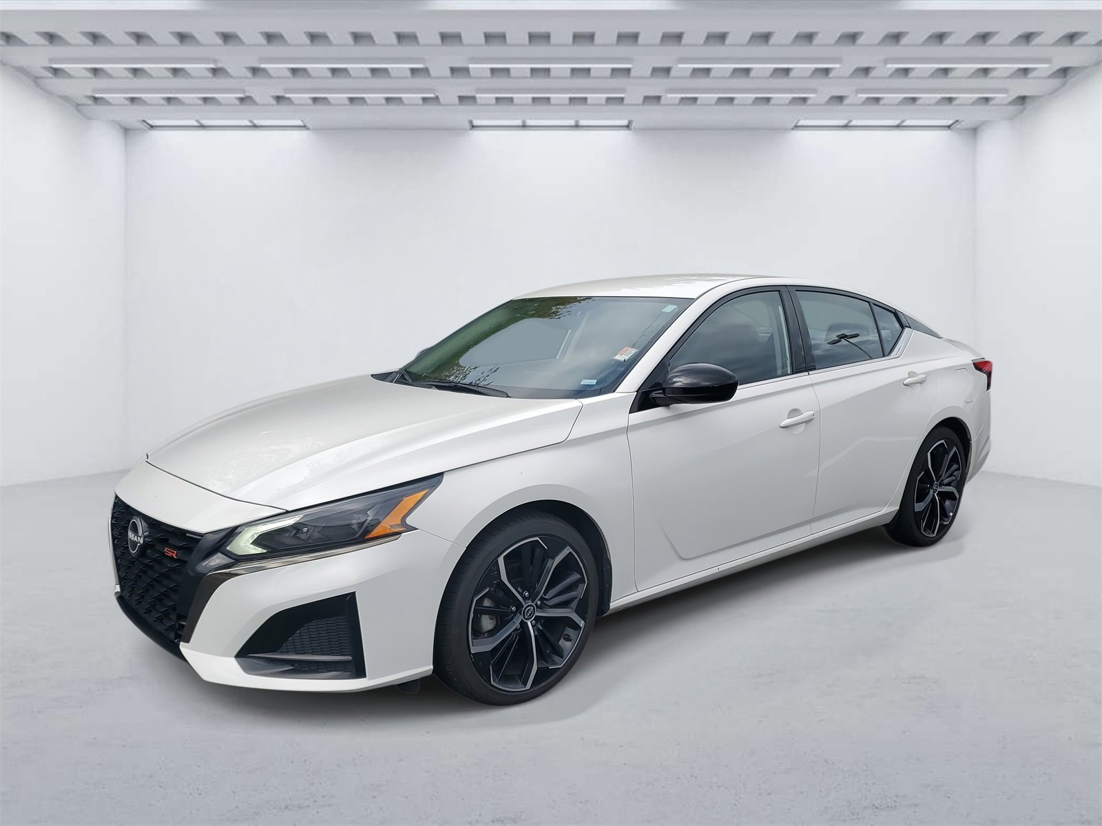 Used 2024 Nissan Altima 2.5 SR image 2