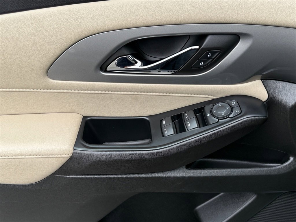 Used 2023 Chevrolet Traverse LS w/ Safety Package image 11