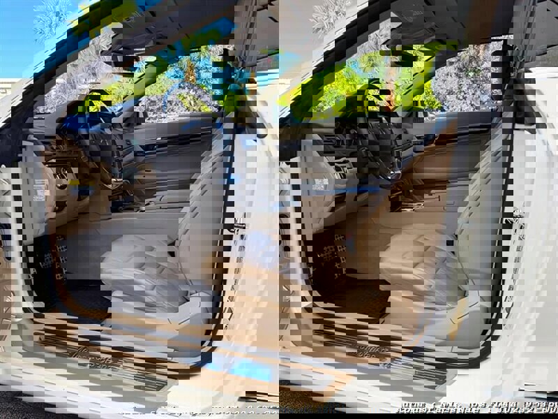 Used 2011 Mercedes-Benz E 550 Cabriolet image 34