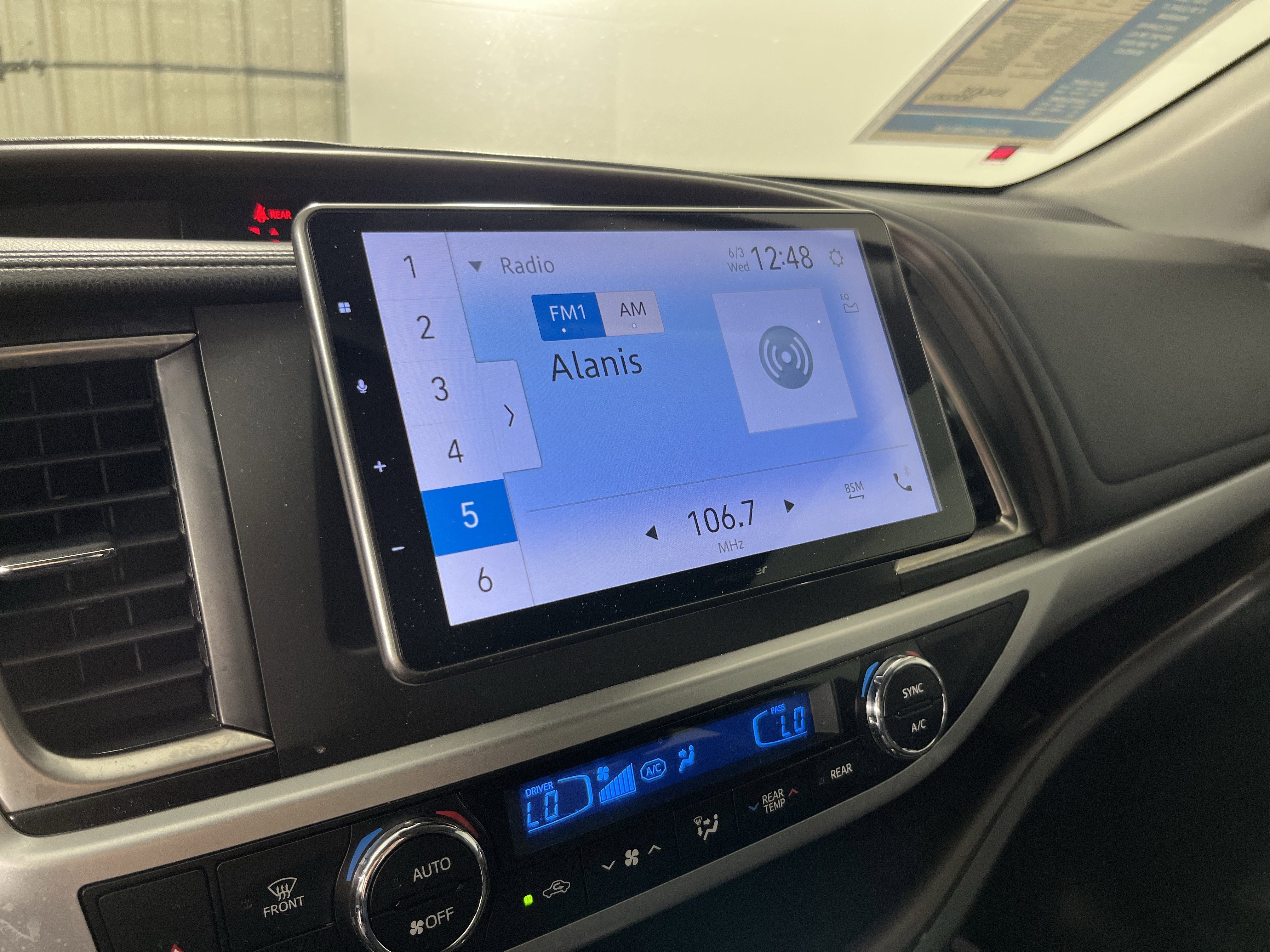 Used 2019 Toyota Highlander Plus AWD/4WD image 25