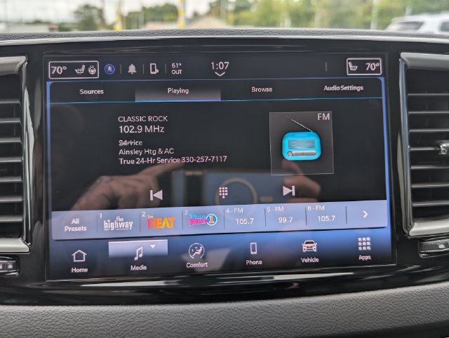 Used 2024 Chrysler Pacifica Touring-L FWD image 25