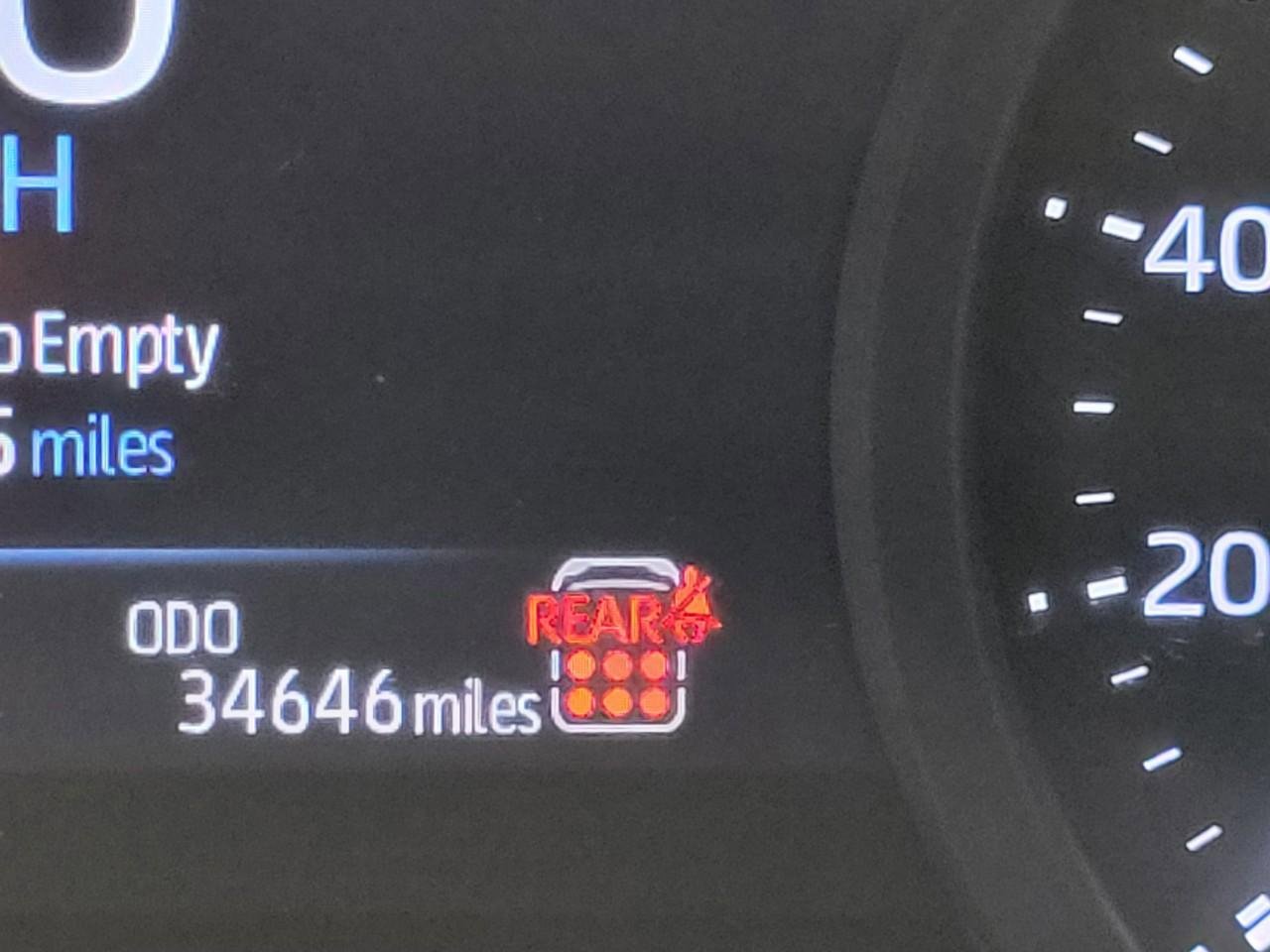 Used 2025 Toyota Sienna LE image 3