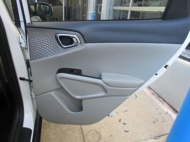 Used 2023 Kia Soul LX w/ LX Technology Package image 19