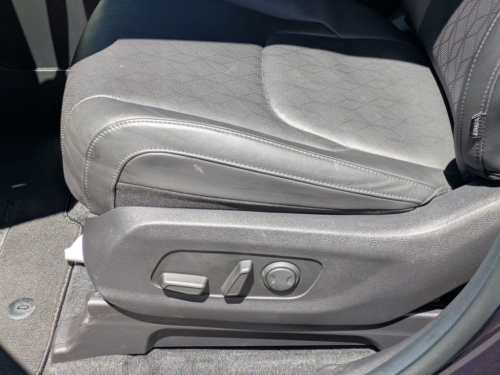 Used 2024 Kia Carnival LX FWD image 24