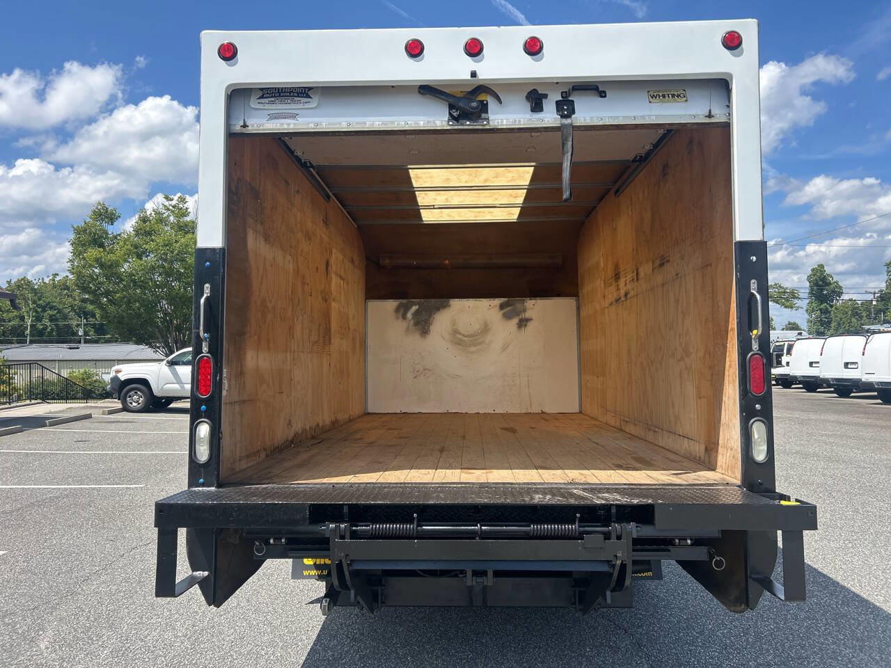 Used 2018 Chevrolet Express 3500 w/ Power Convenience Package image 25