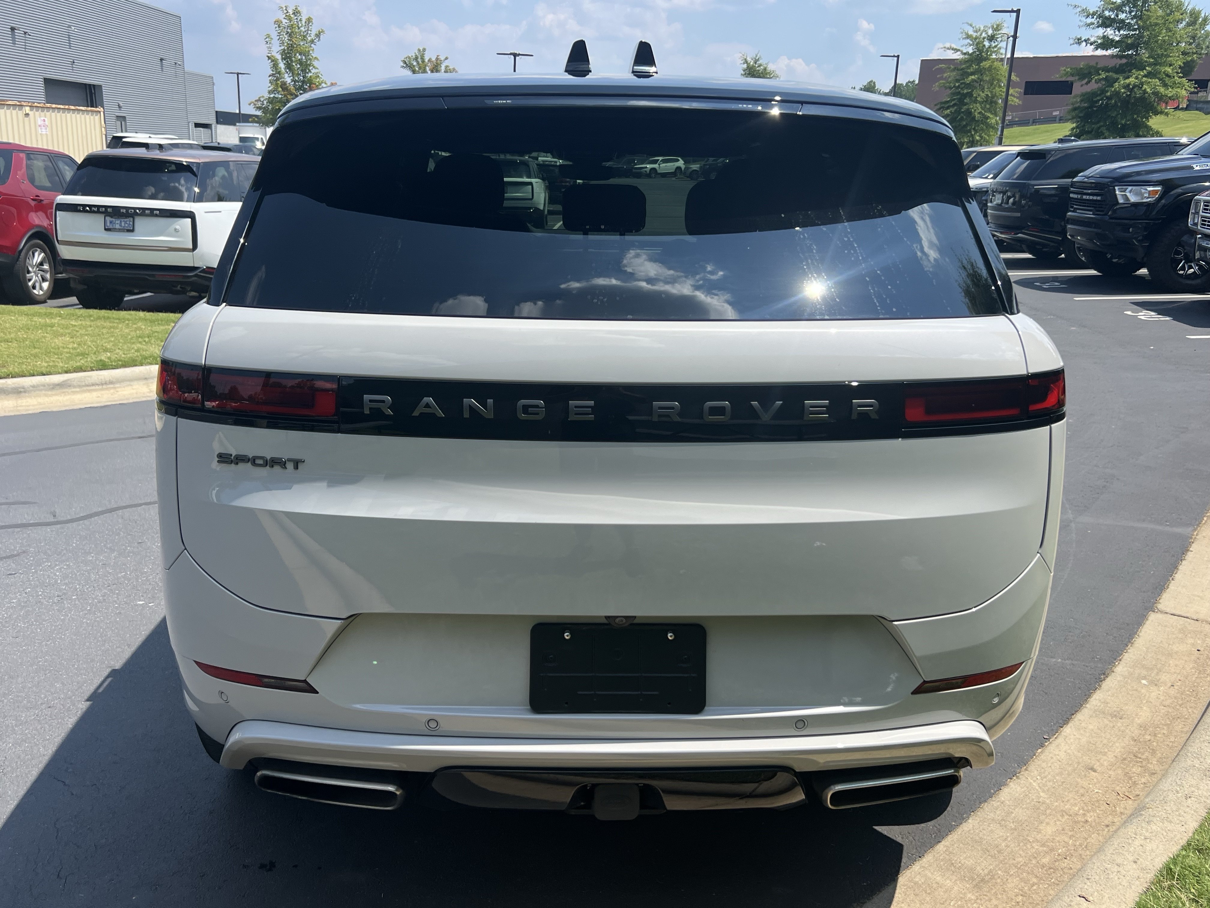 Certified 2025 Land Rover Range Rover Sport Dynamic SE AWD/4WD image 6