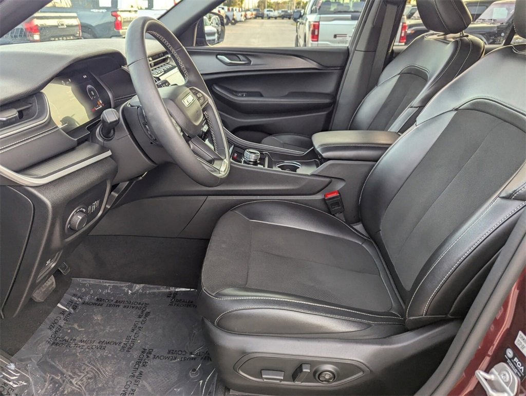 Used 2024 Jeep Grand Cherokee Altitude image 22