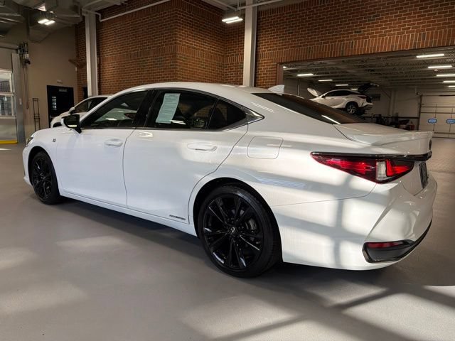 Used 2022 Lexus ES 300h F Sport w/ Accessory Package FWD image 5