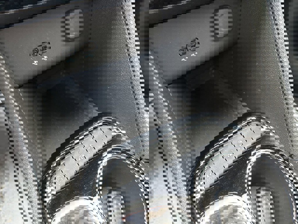 Used 2024 Buick Encore GX Avenir image 17