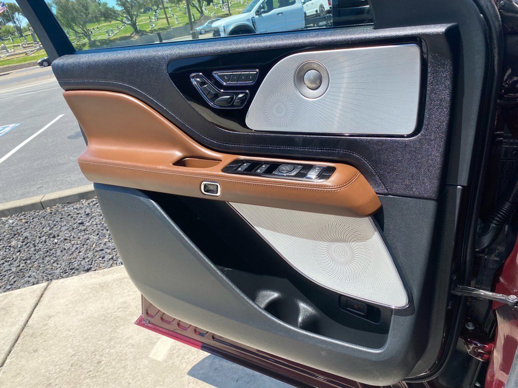 Used 2022 Lincoln Aviator Reserve w/ Equipment Group 201A image 33