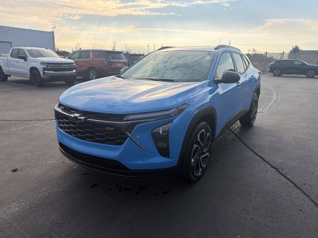Used 2024 Chevrolet Trax RS w/ Driver Confidence Package FWD image 2