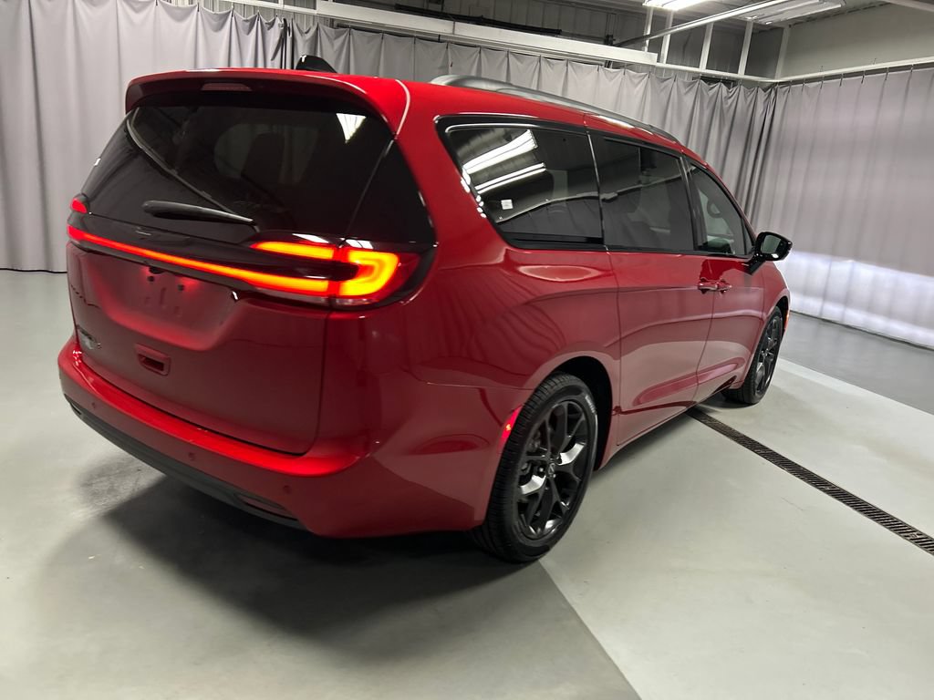 New 2026 Chrysler Pacifica Select w/ S Appearance Package FWD image 7