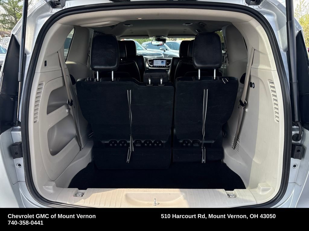 Used 2023 Chrysler Pacifica Touring-L FWD image 41